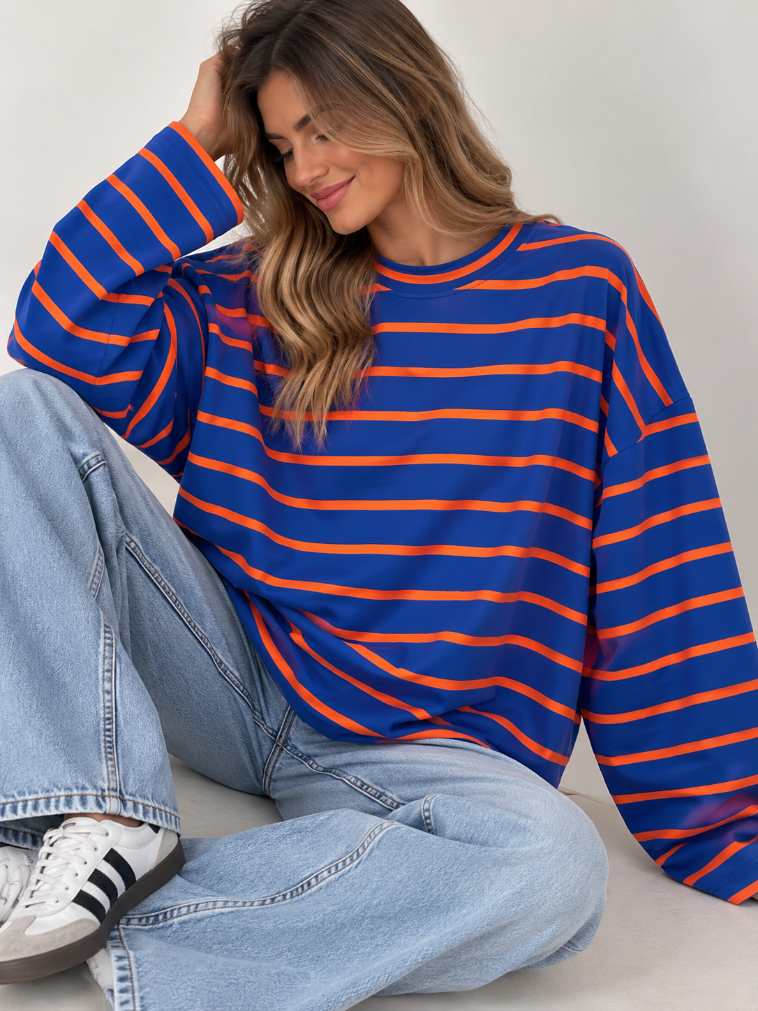 Camiseta azul y naranja