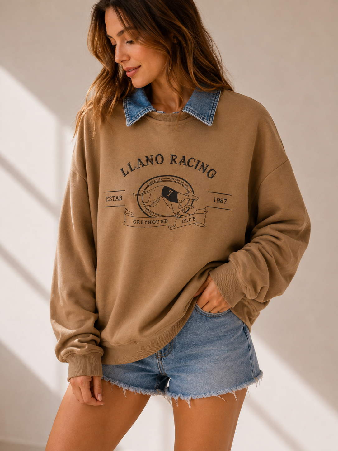 Sudadera camel con cuello tejano